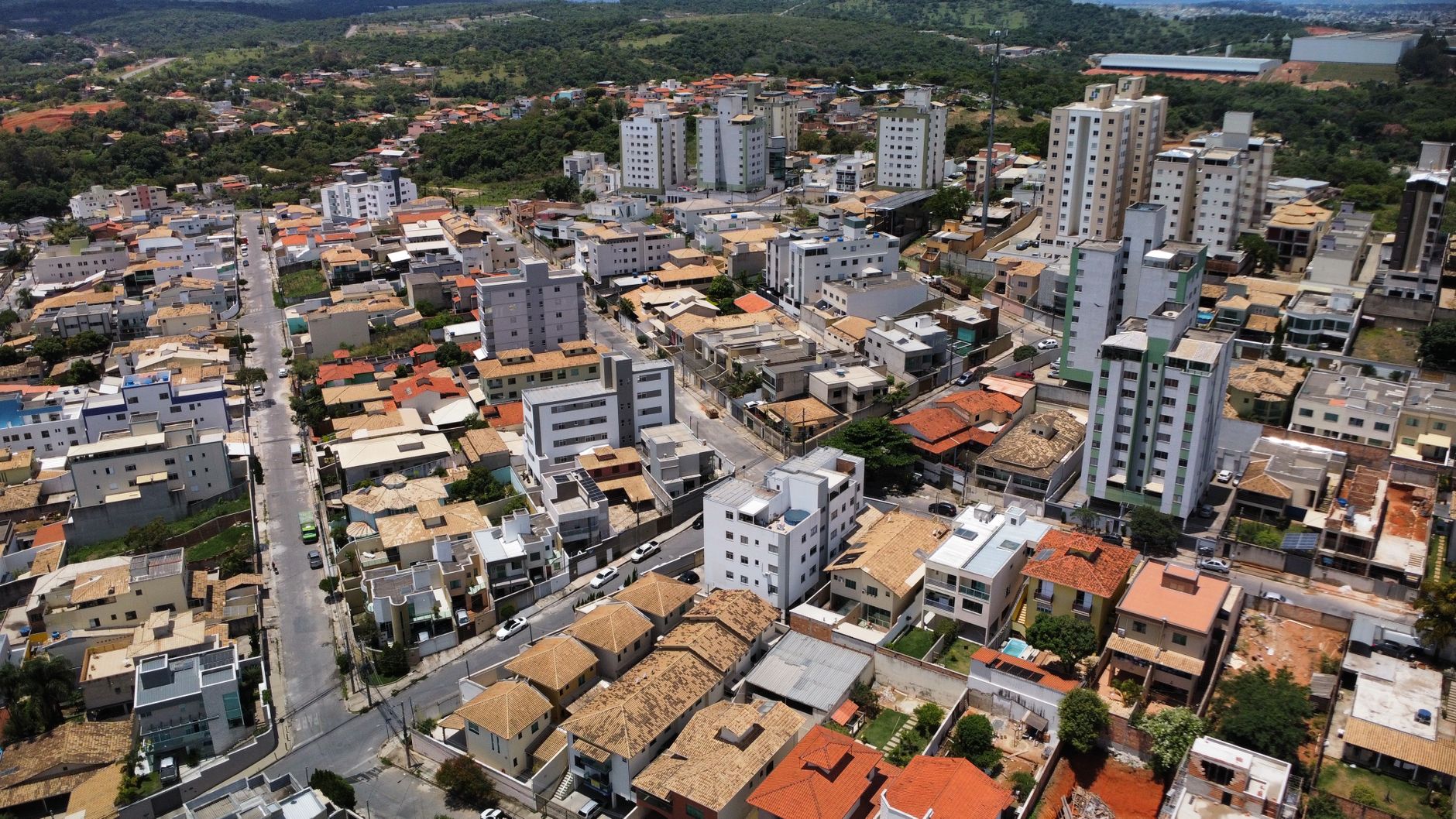 Vista aérea do bairro do Flamengo, mostrando proximidade com o Aterro e a Zona Sul