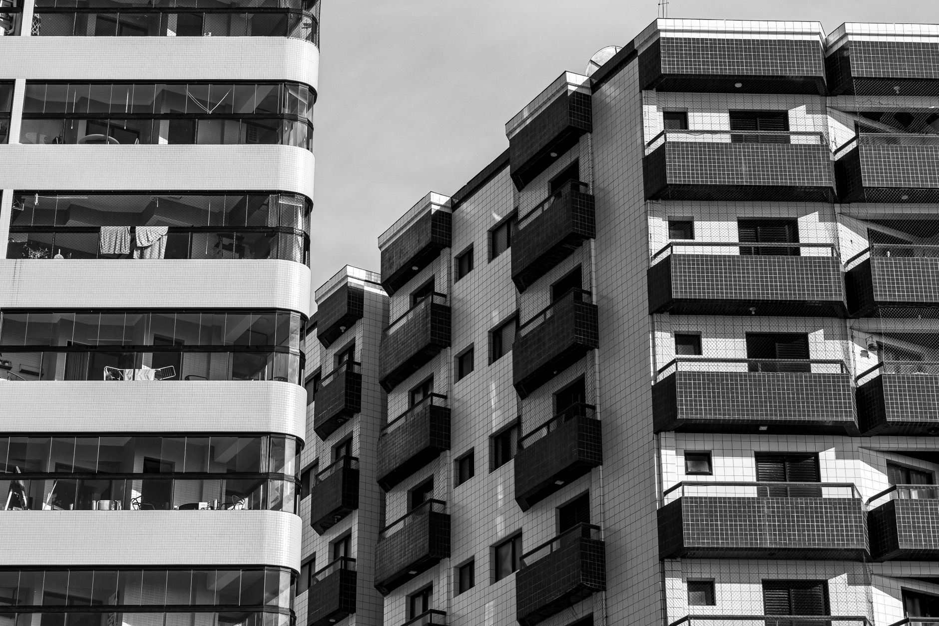 Vista de apartamento de luxo com varanda para praia no Rio de Janeiro