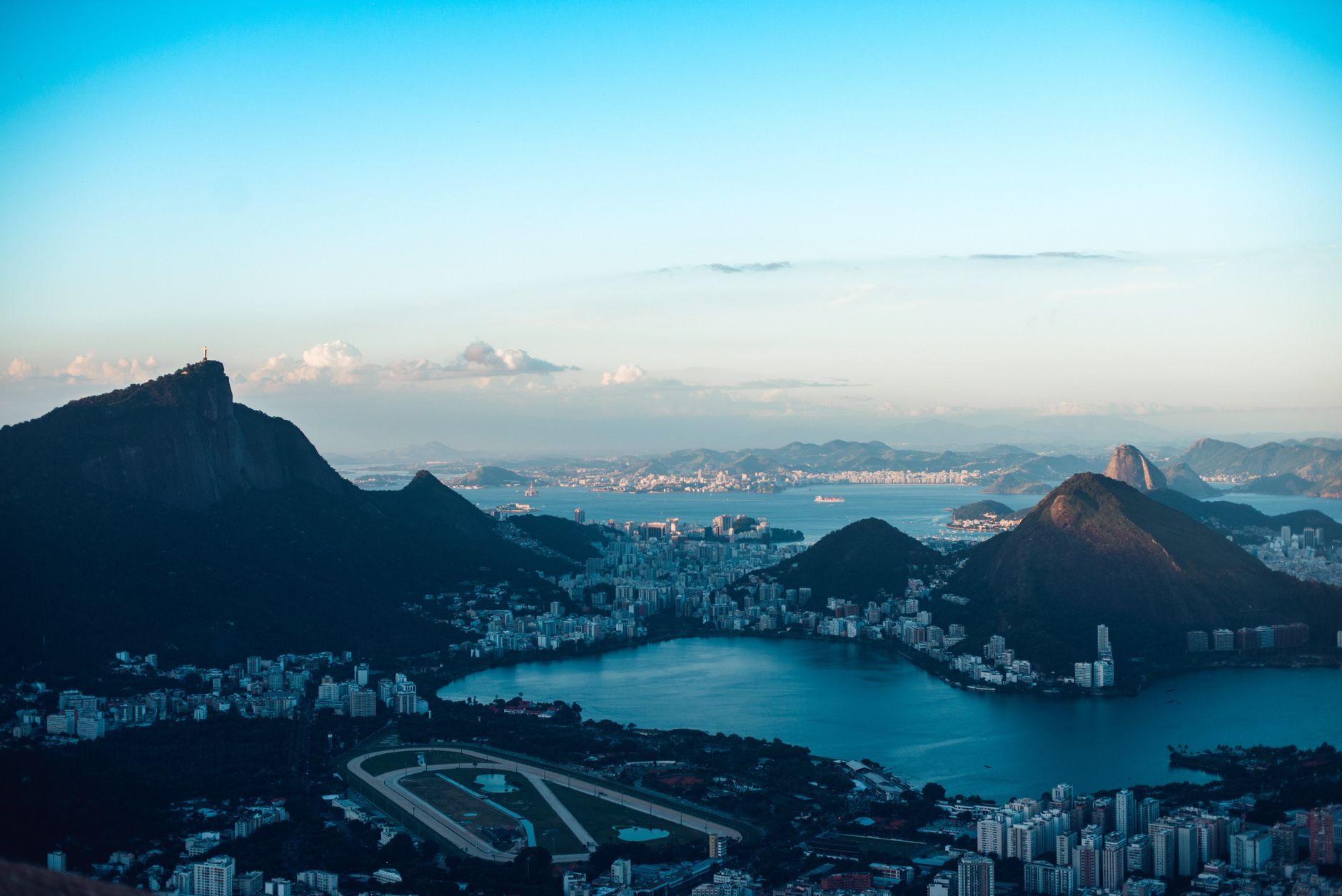 Vista de apartamento em Copacabana com vista para o mar