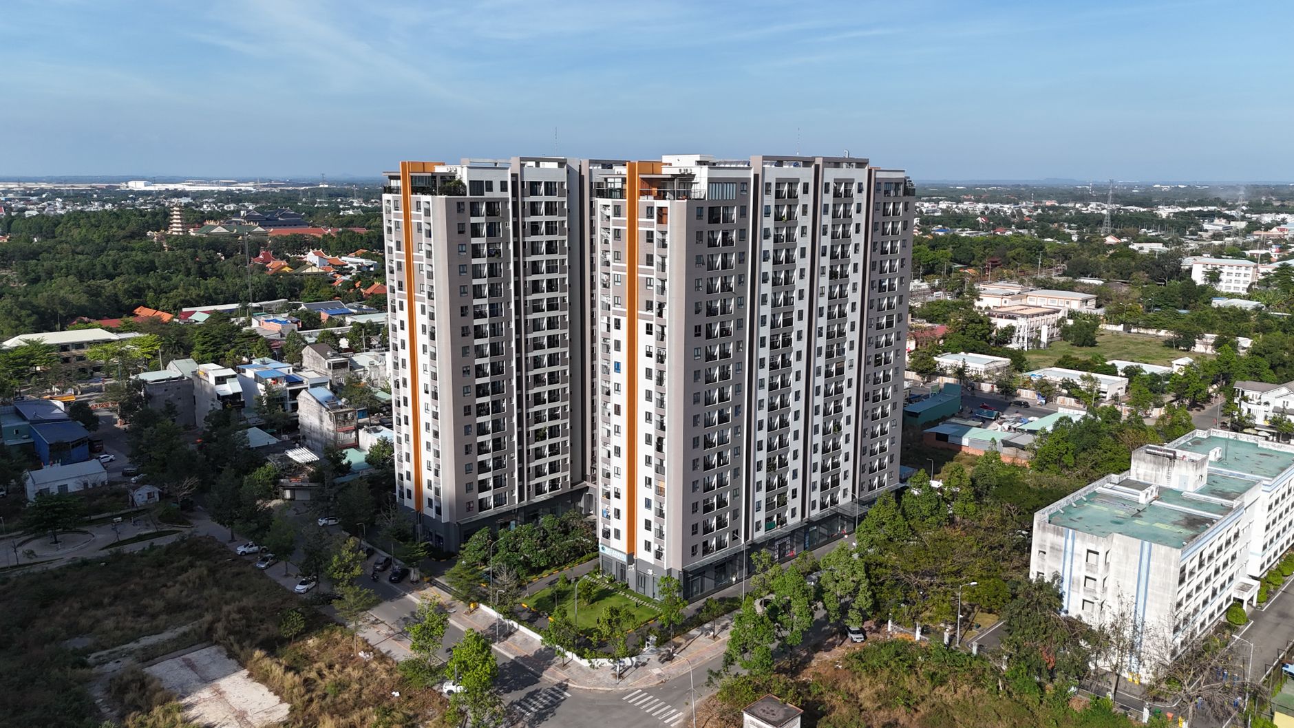 Aerial view of a modern apartment building in Phú Mỹ, Bà Rịa-Vũng Tàu, Vietnam.