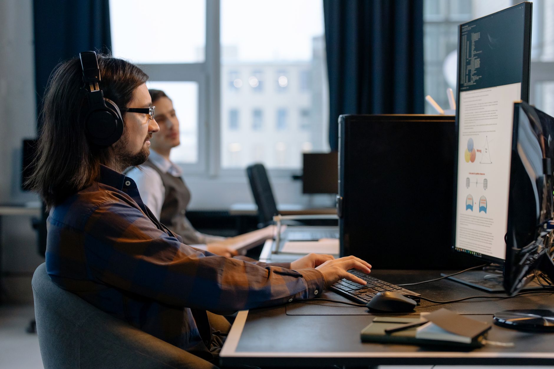 Tabela comparativa de recursos de diferentes softwares