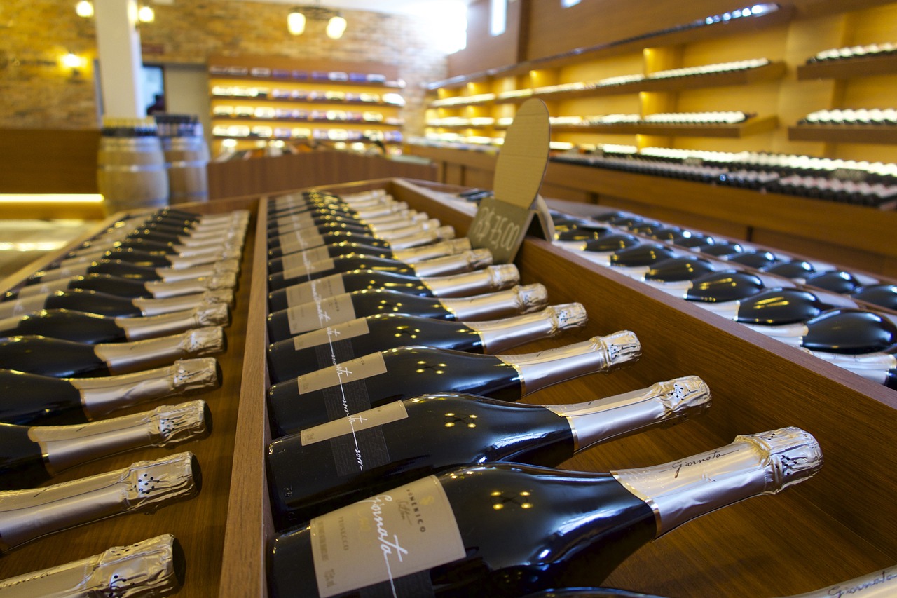 wines, sparkling, champagne, rio grande do sul, shop, ethyl, bottles, bookcase, the shelf, beverage, pub, wine, red wine, white wine