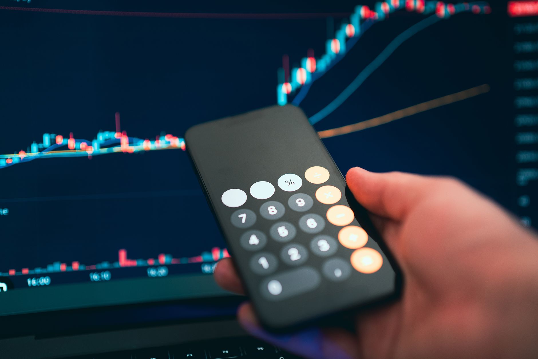Gráfico de preços de grãos sendo analisado em dispositivo móvel