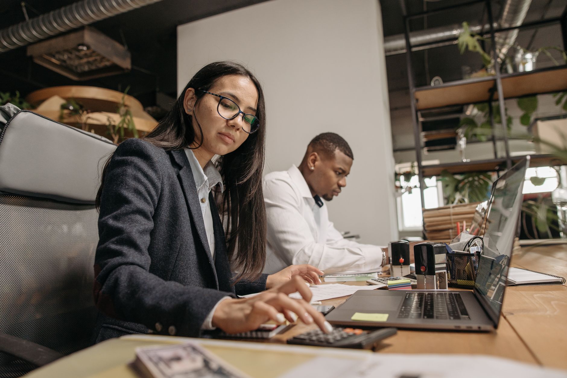 Remote team reviewing prioritized tasks on a shared digital board