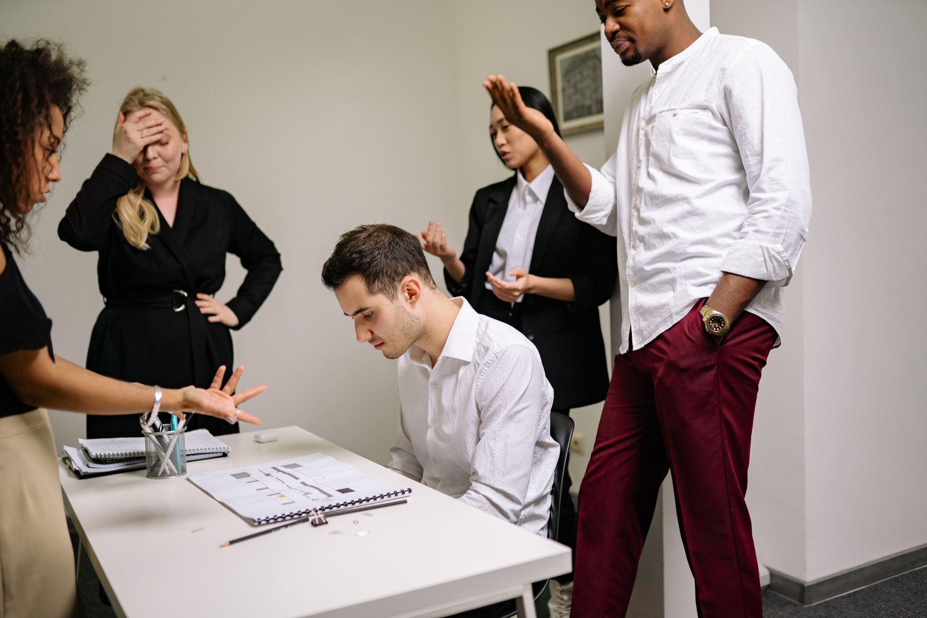 Louisville professionals collaborating using task management software