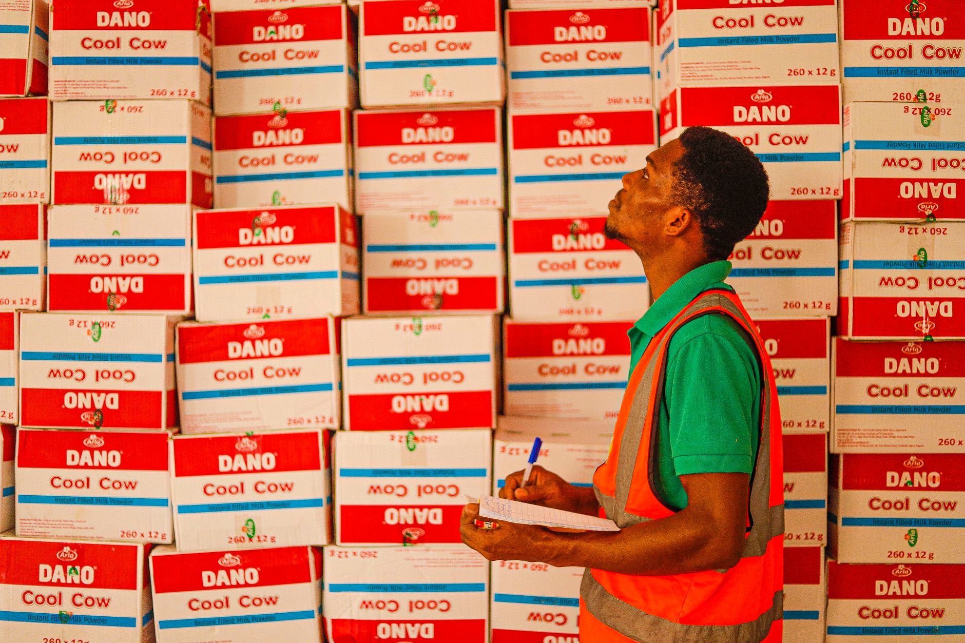 Louisville warehouse worker using digital task management for inventory tracking