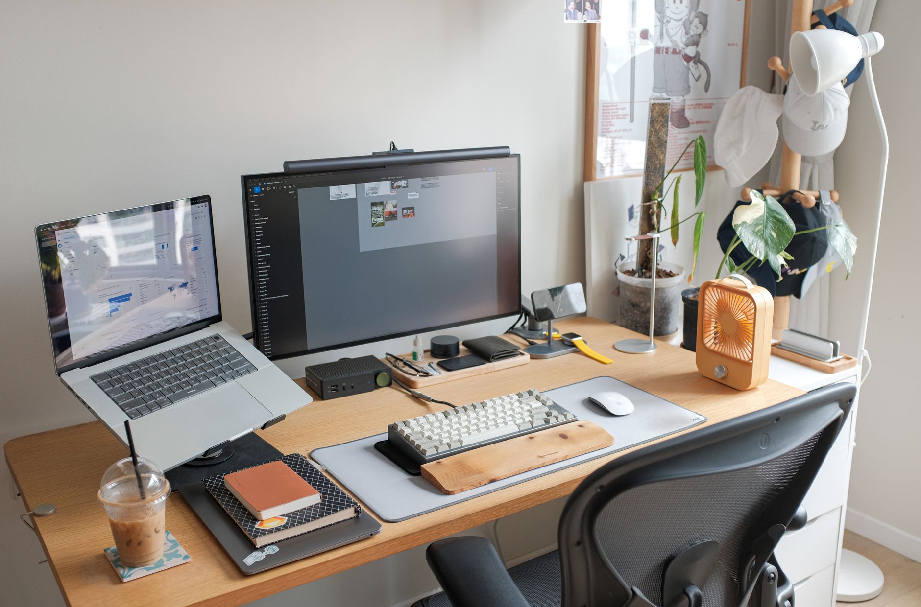 Business person organizing tasks on digital tablet with Focus Organize app