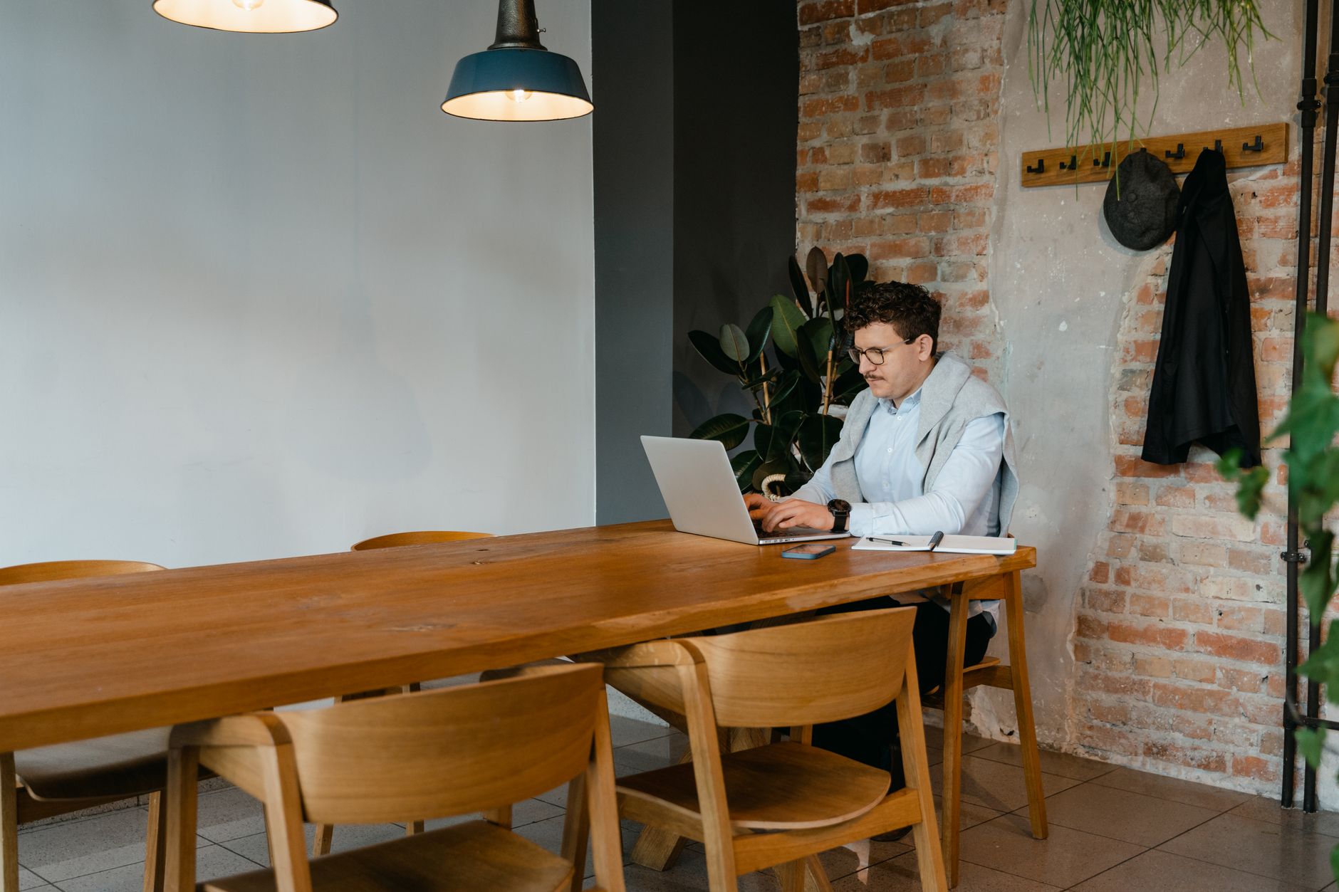Employees at a New Orleans restaurant collaborating via Focus Organize