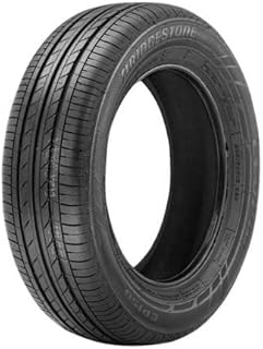 Pneu Bridgestone 185/65 R15 em close mostrando detalhes do flanco
