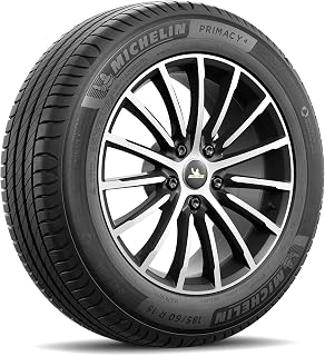 Carro em movimento equipado com pneus Michelin 185/65 R14