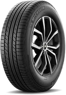 Detalhe de pneu Michelin 225 60 R17 instalado em SUV