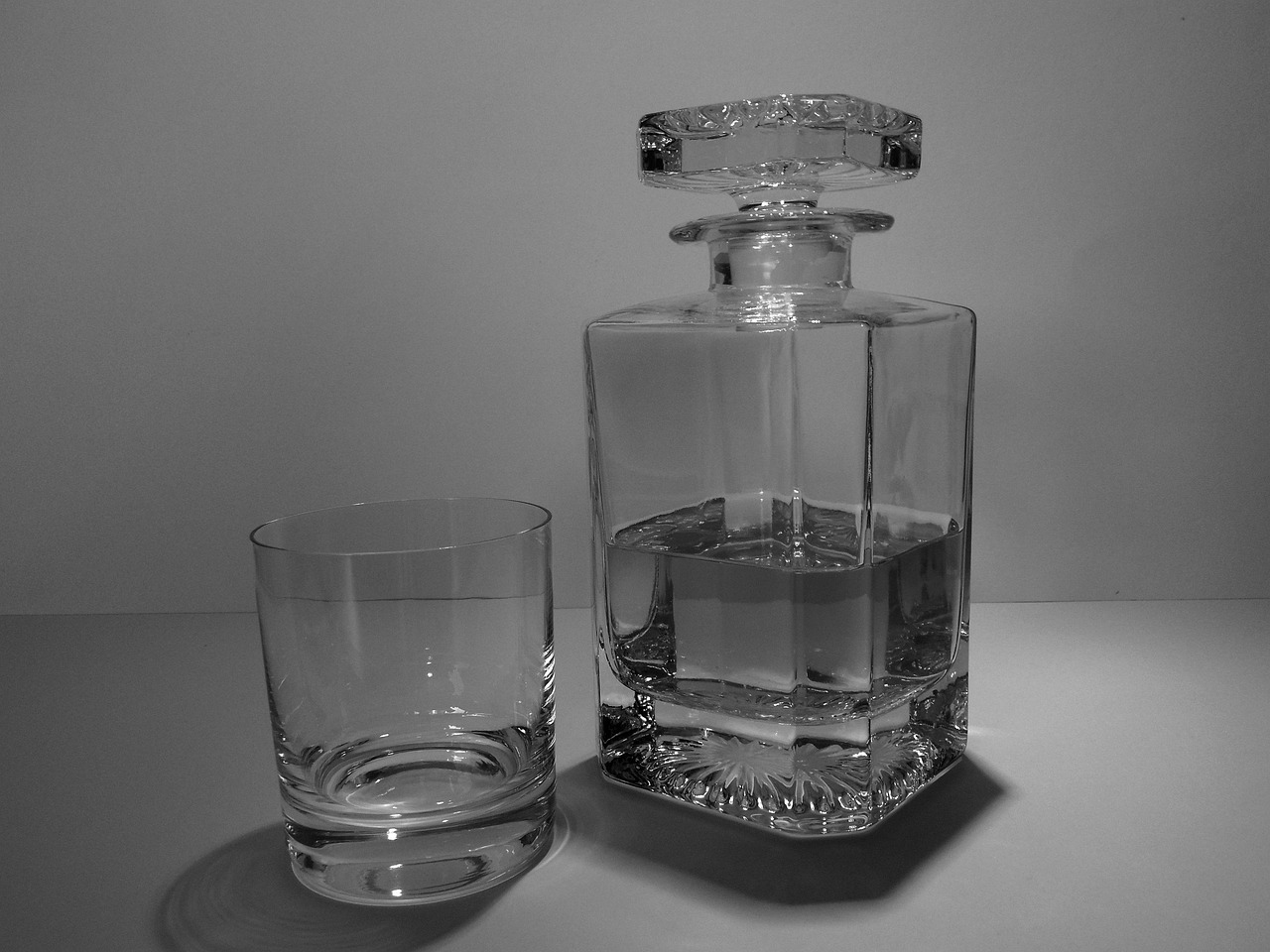 alcohol, whiskey, carafe, bottle, glass, schnapps, drink, bar, bourbon