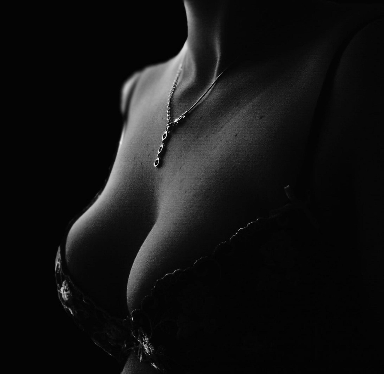 décolleté, bra, cutout, chain, human, chest, femininity, eroticism, body, woman, beauty, lady, seduce, skin, temptation, bosom, lingerie, female, moved out