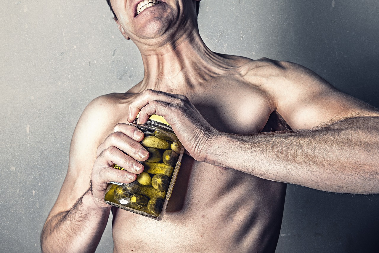 Máquina adutora em academia de musculação