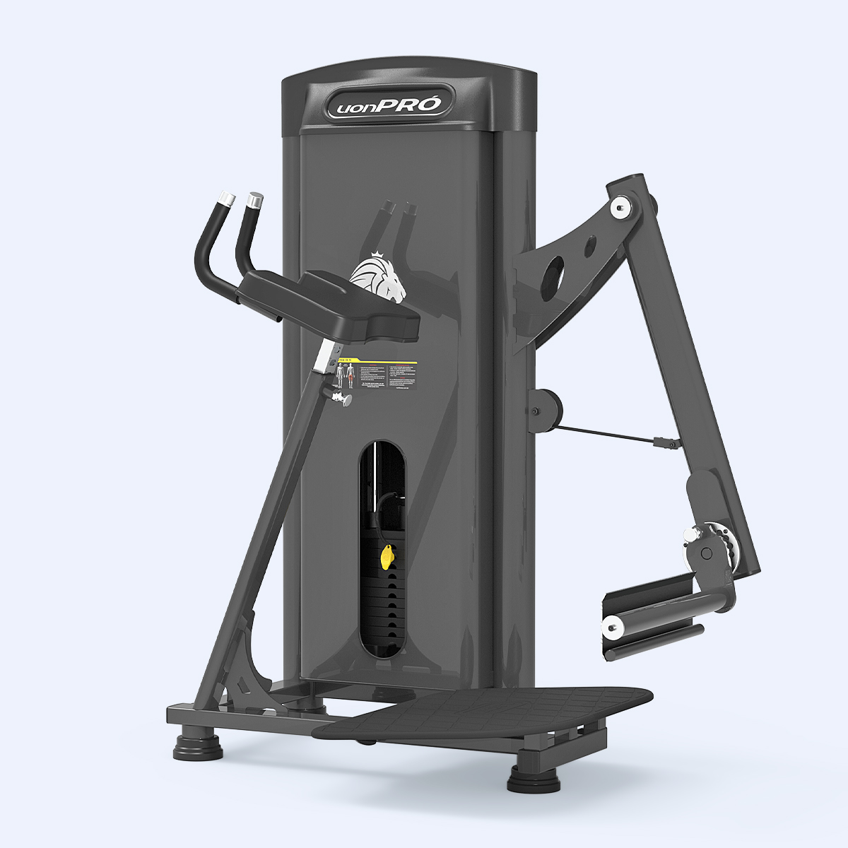 Mulher utilizando glúteo machine em academia