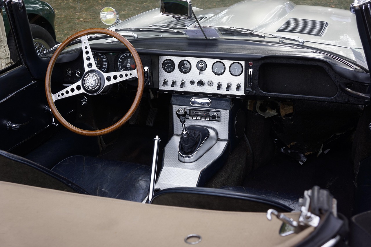 sathonay, exhibition, automobiles, old, triumph, tr3