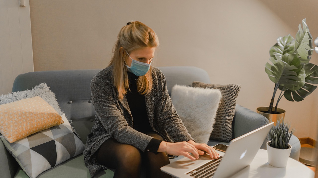 woman, mask, work, covid-19, coronavirus, social distancing, working, company, digital, marketing, management, office, hygiene, protection, distance, distancing, meeting, team, workspace, supplies, teamwork