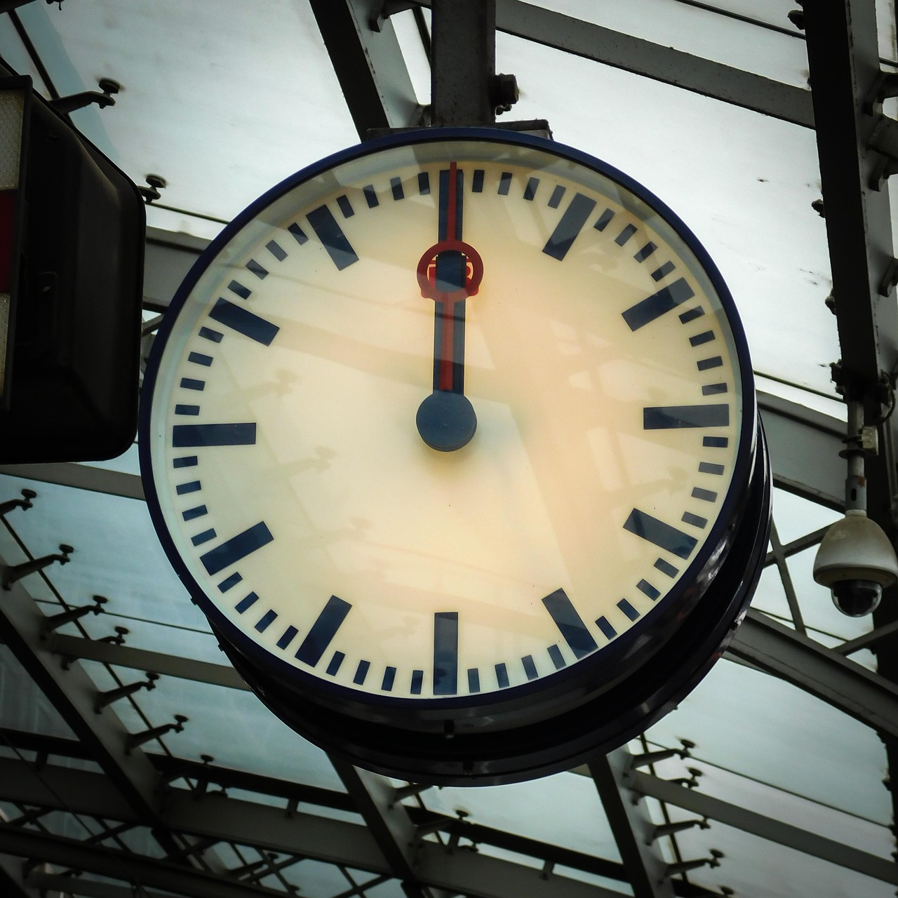 clock, station, station clock, time, platform, travel, time display, seconds, hours, minutes, clock face, 12 o'clock, twelve, twelve o'clock, at noon, midnight, pointer, digits, cologne main station, cologne, clock hands, clock, clock, 12 o'clock, 12 o'clock, 12 o'clock, twelve, midnight, midnight, midnight, midnight, midnight