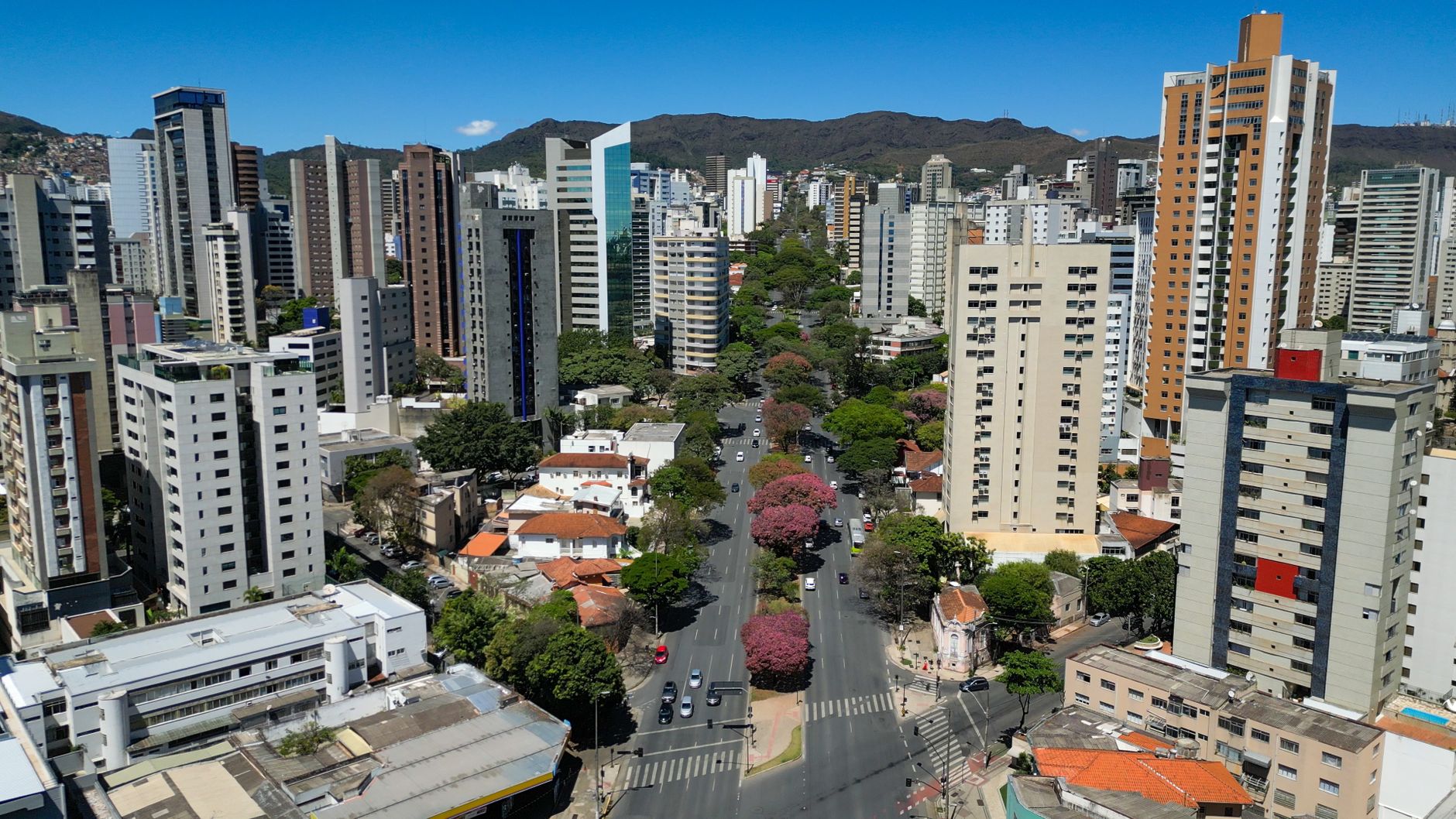 Stunning aerial photo capturing the bustling skyline of Belo Horizonte, Brazil.