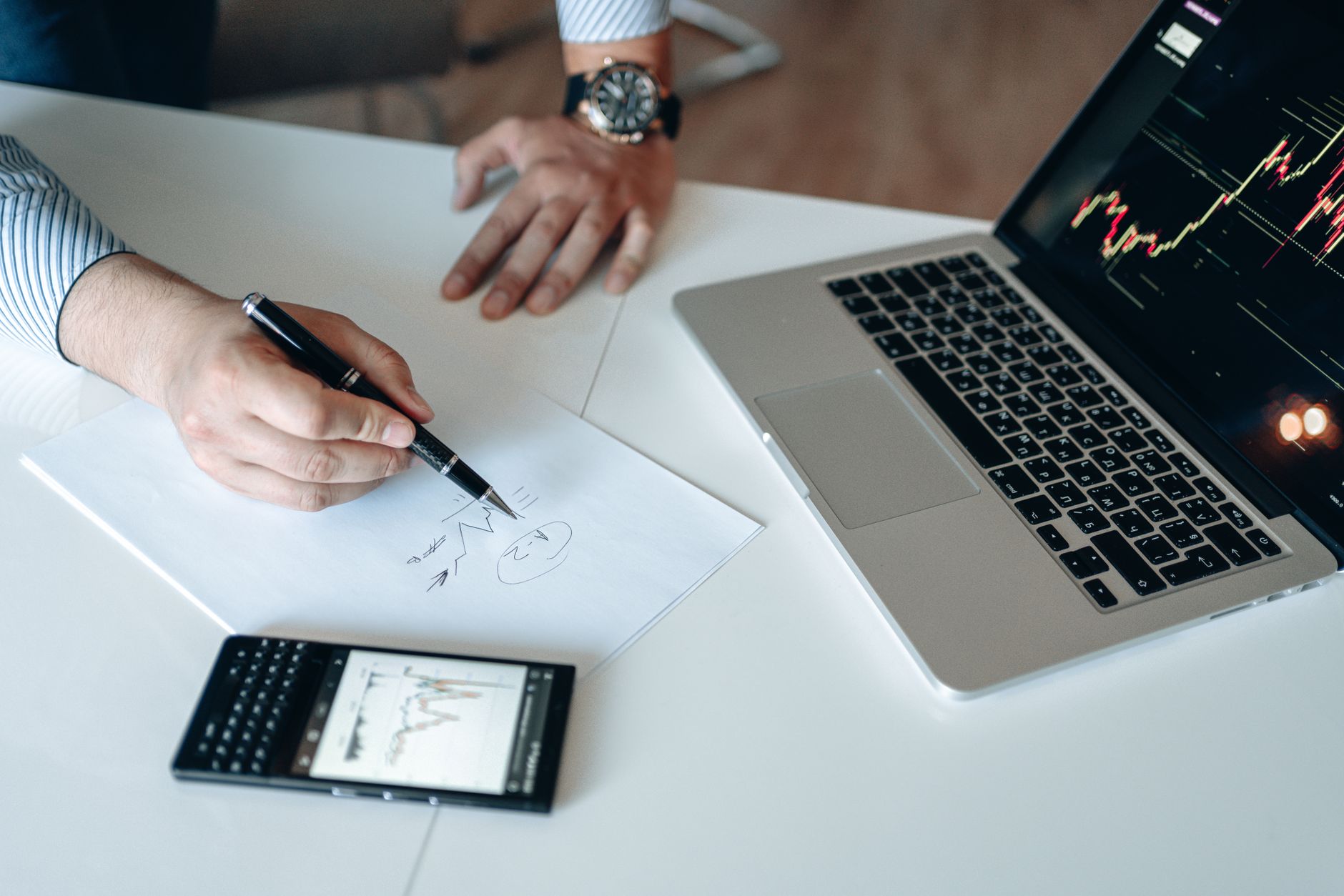 Painel de métricas de desempenho web em um notebook