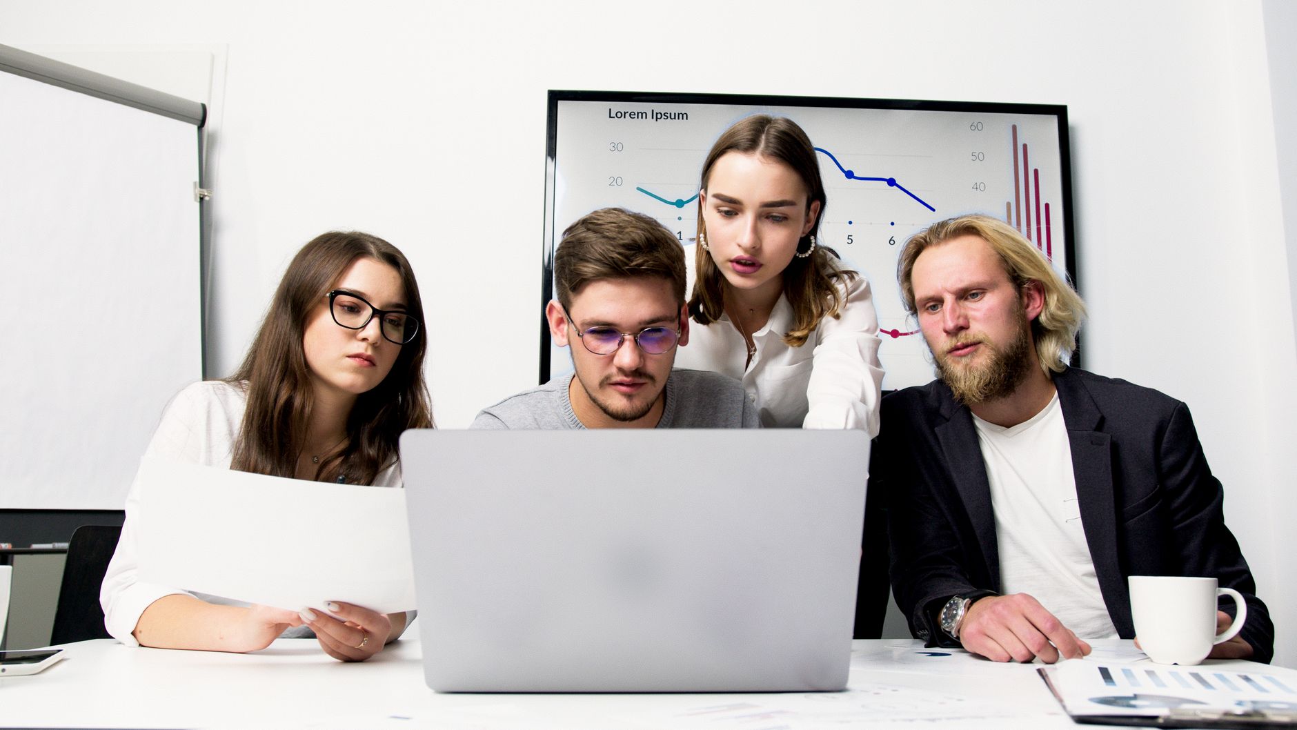 Equipe de agência analisando dados do Google Ads