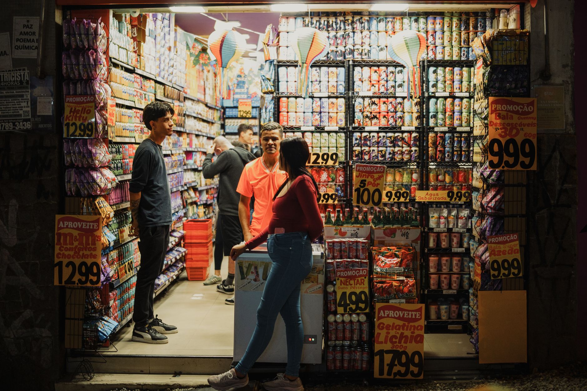 Proprietário de loja em Aracaju usando consultoria de tráfego digital