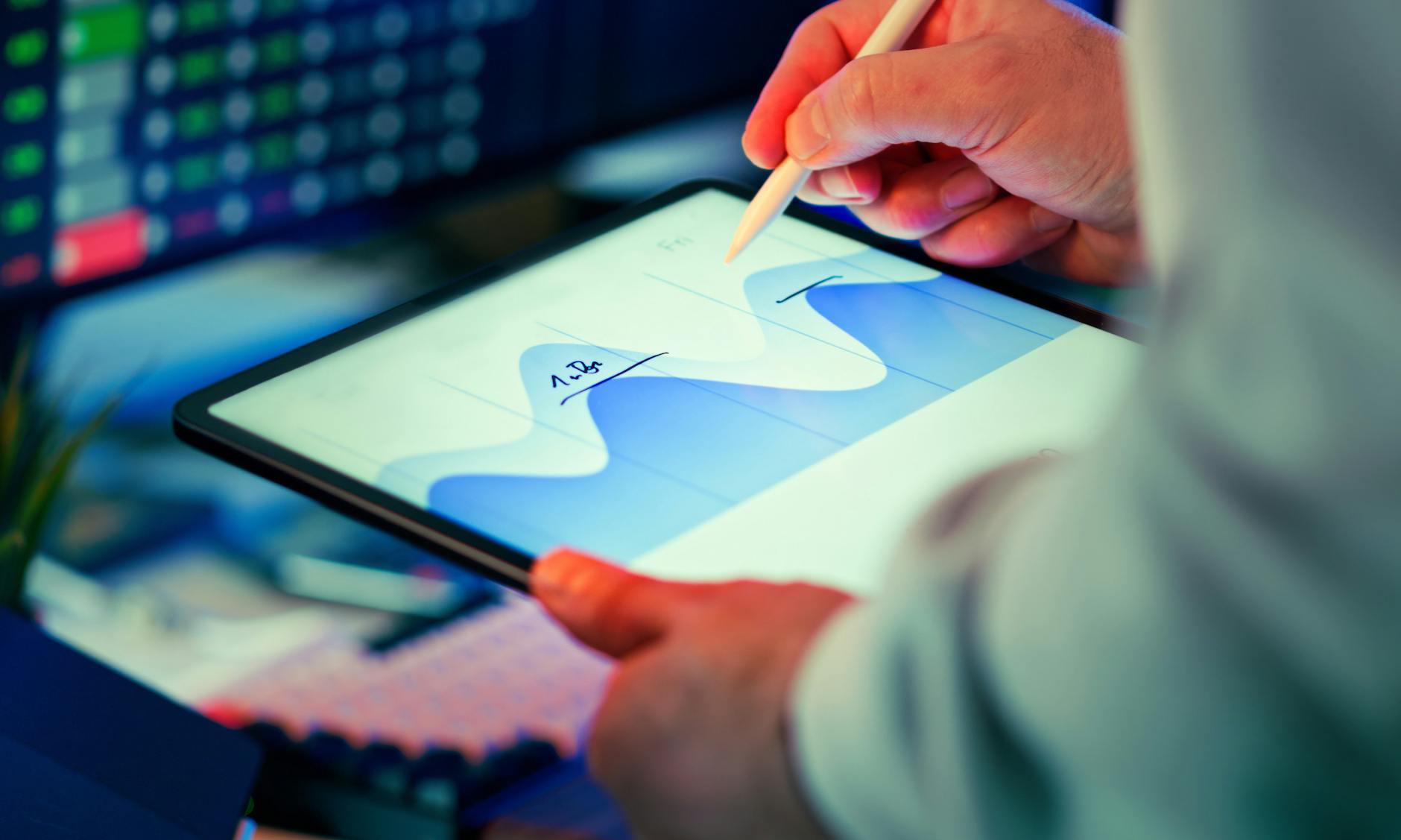 Equipe de marketing digital analisando dashboard do Google Ads