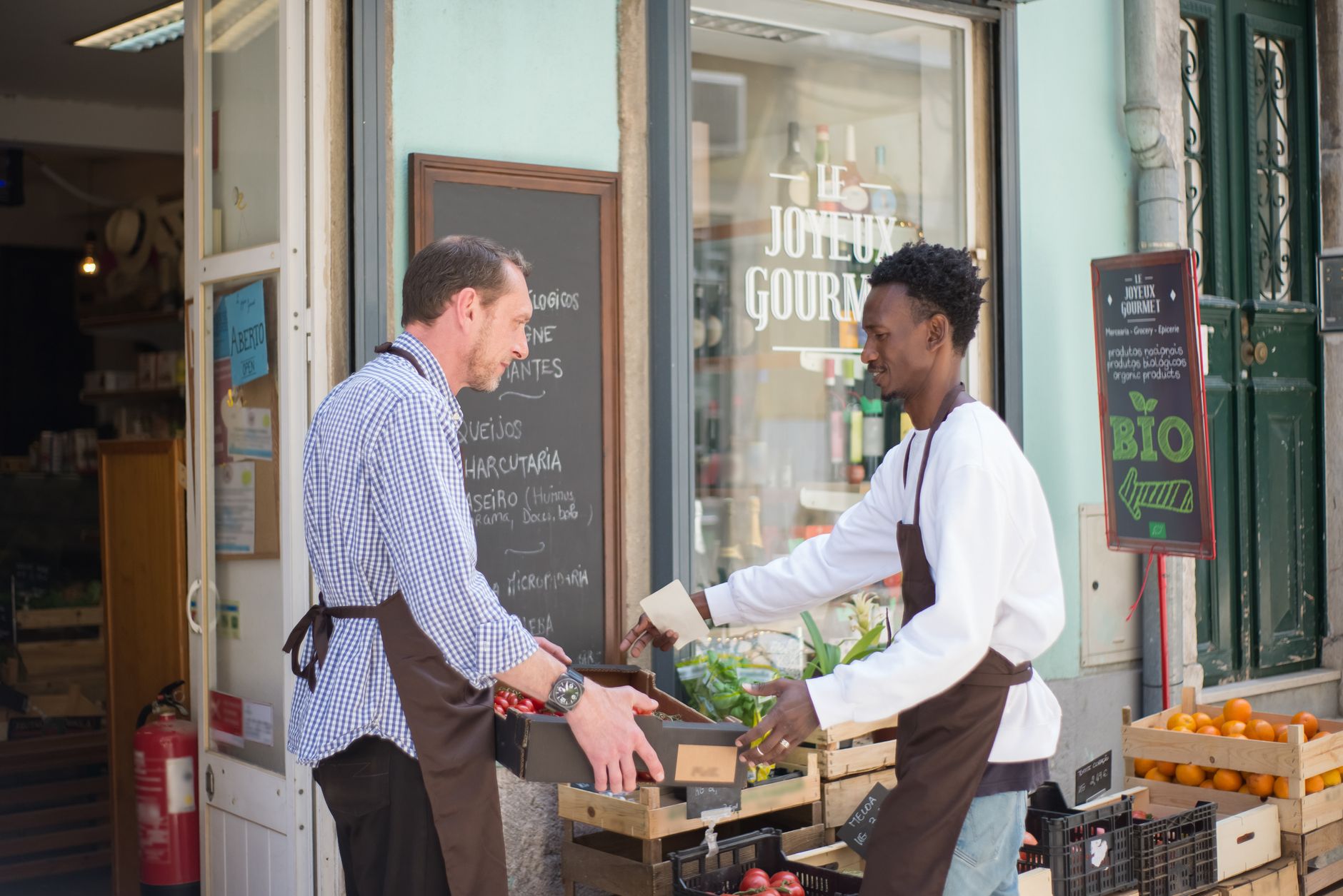 Restaurante em Natal com clientes na varanda