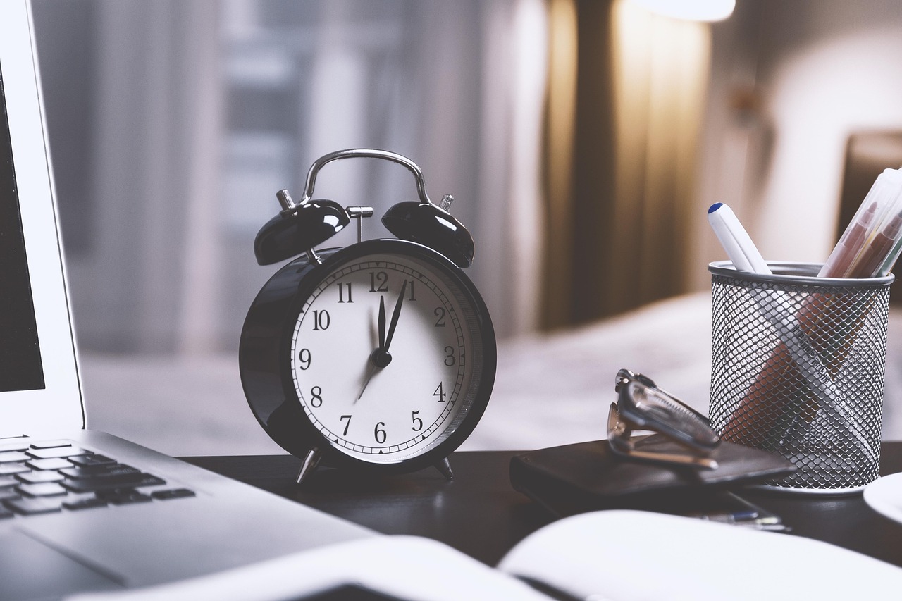 time, alarm clock, clock, watch, hours, minutes, old, seconds, alarm, deadline, midnight, analog clock, retro, vintage, timepiece, time, time, time, time, time, clock, clock, clock, watch, watch