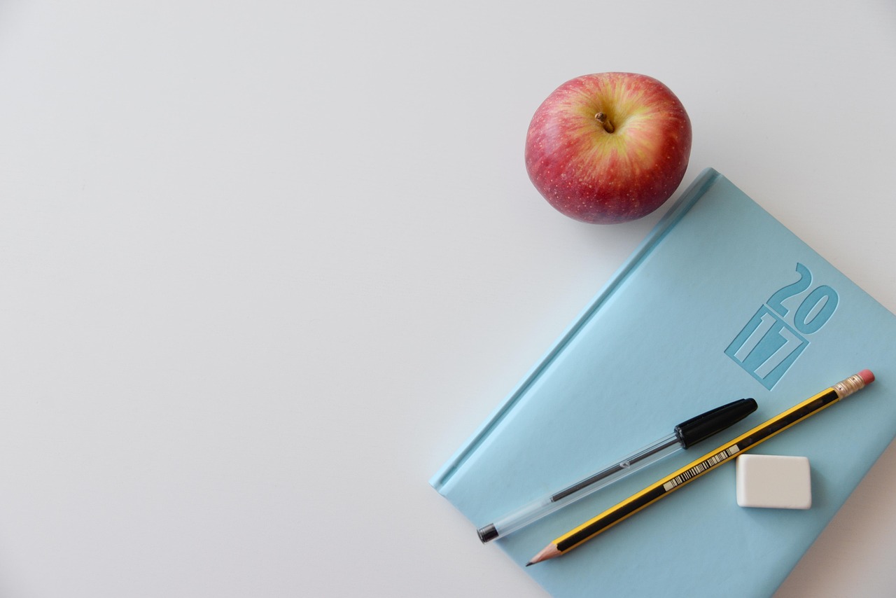 Calendário de agendamento pastoral em escritório de igreja