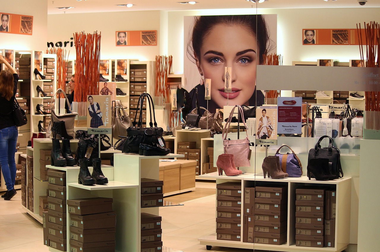 business, shoes, bags, leather goods, to buy, stroll, display, decoration, shopping, trade, high quality, to buy, shopping, shopping, shopping, shopping, shopping, trade