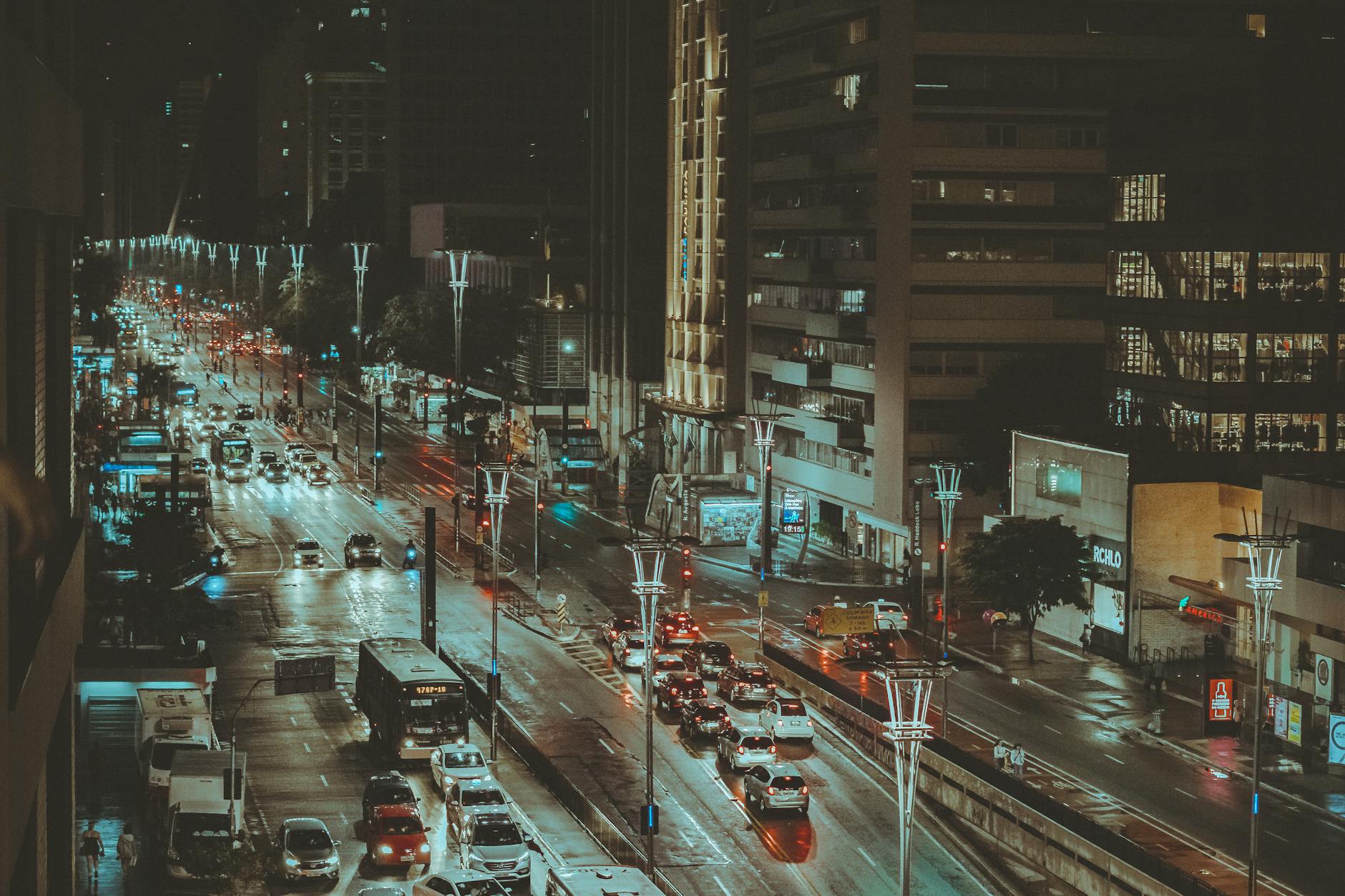 Pneus Continental em ruas de Aclimação SP