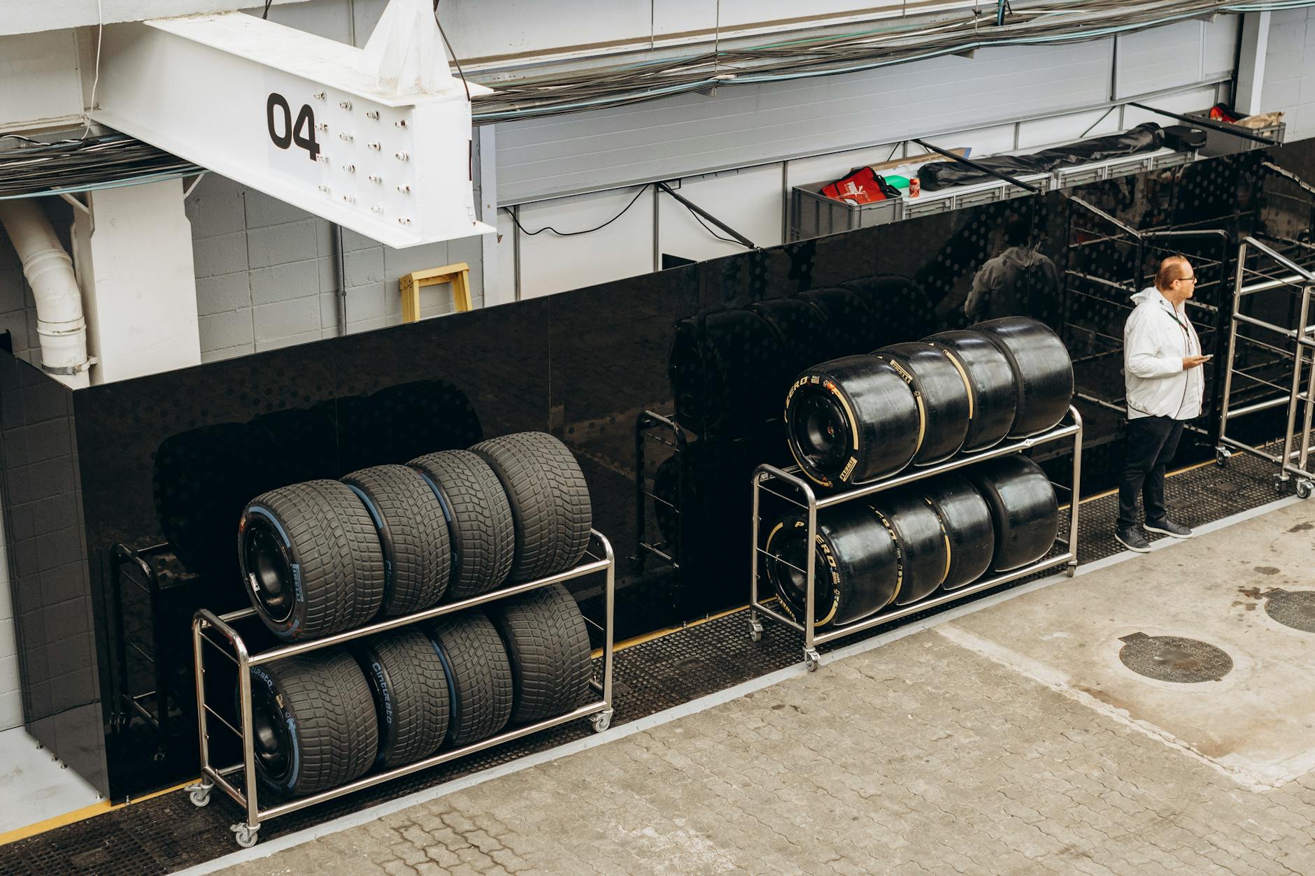 Mecânico instalando pneus Continental em Tucuruvi