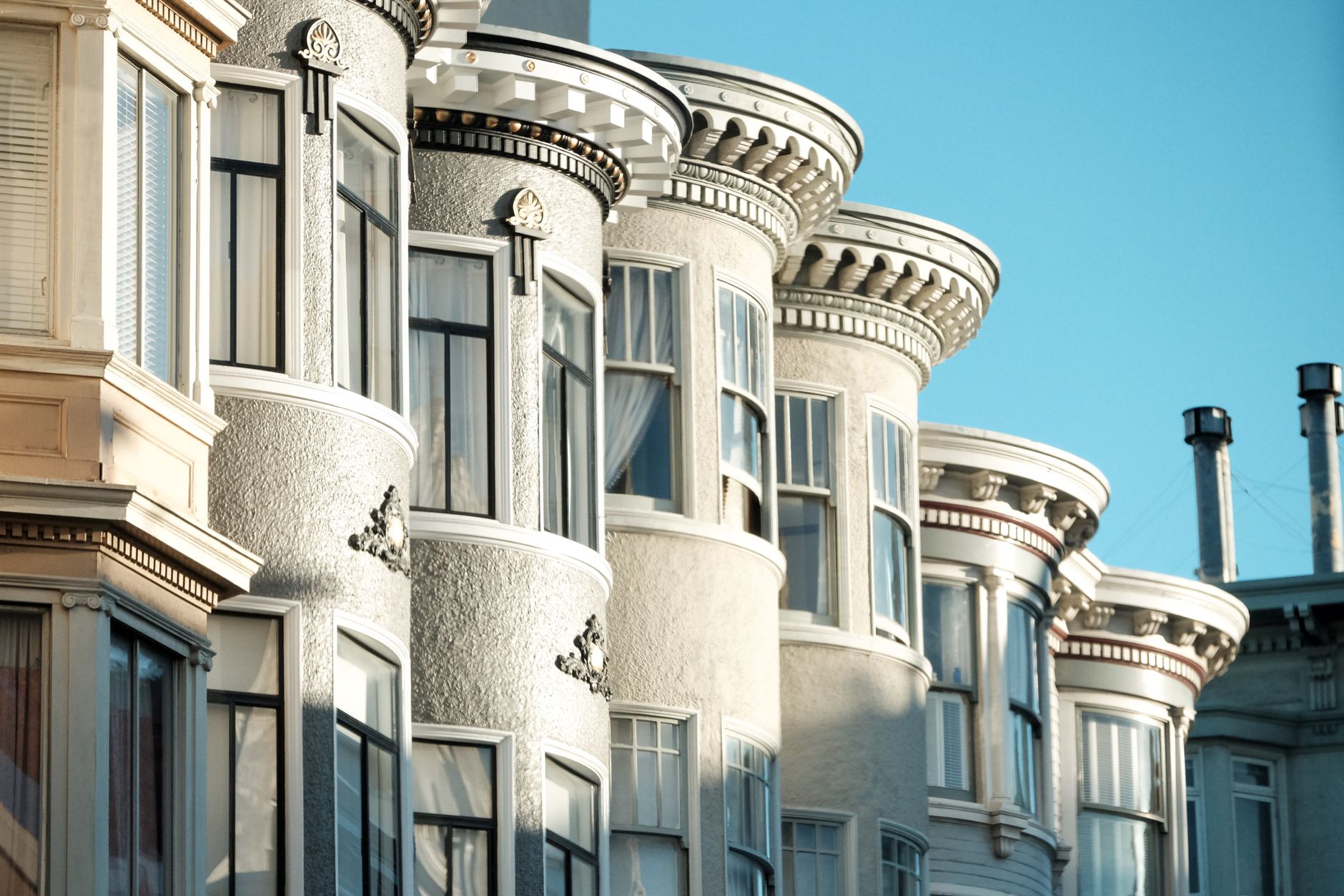 Elegant Victorian homes in San Francisco, capturing classic architectural beauty in sunlight.