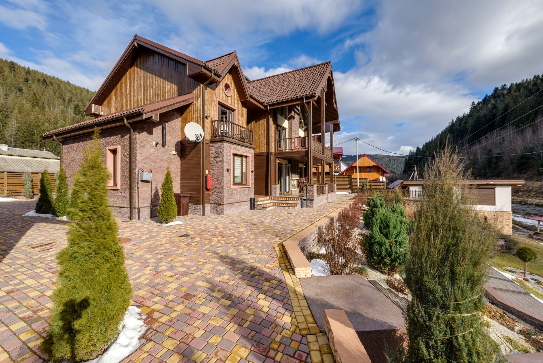 Cozy mountain chalet with spacious driveway and scenic views, perfect for a getaway.