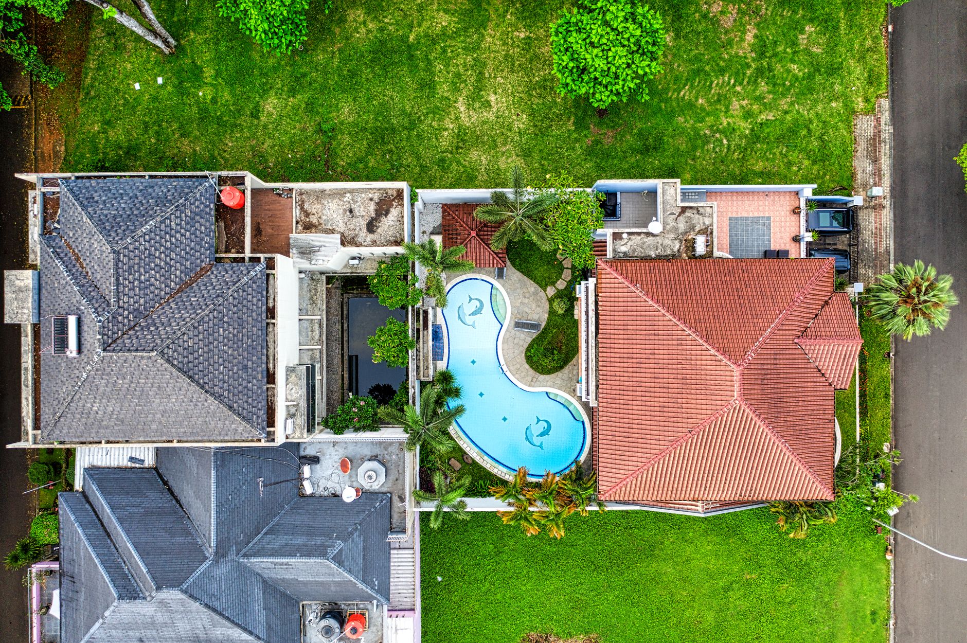 Aerial photograph showcasing luxurious homes and a pool in Banten, Indonesia.