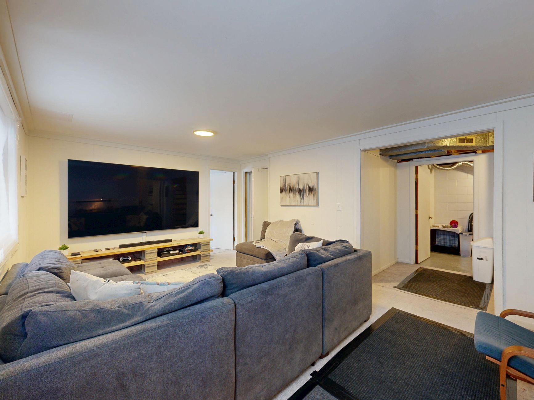 Sala de estar virtualmente decorada em estilo moderno