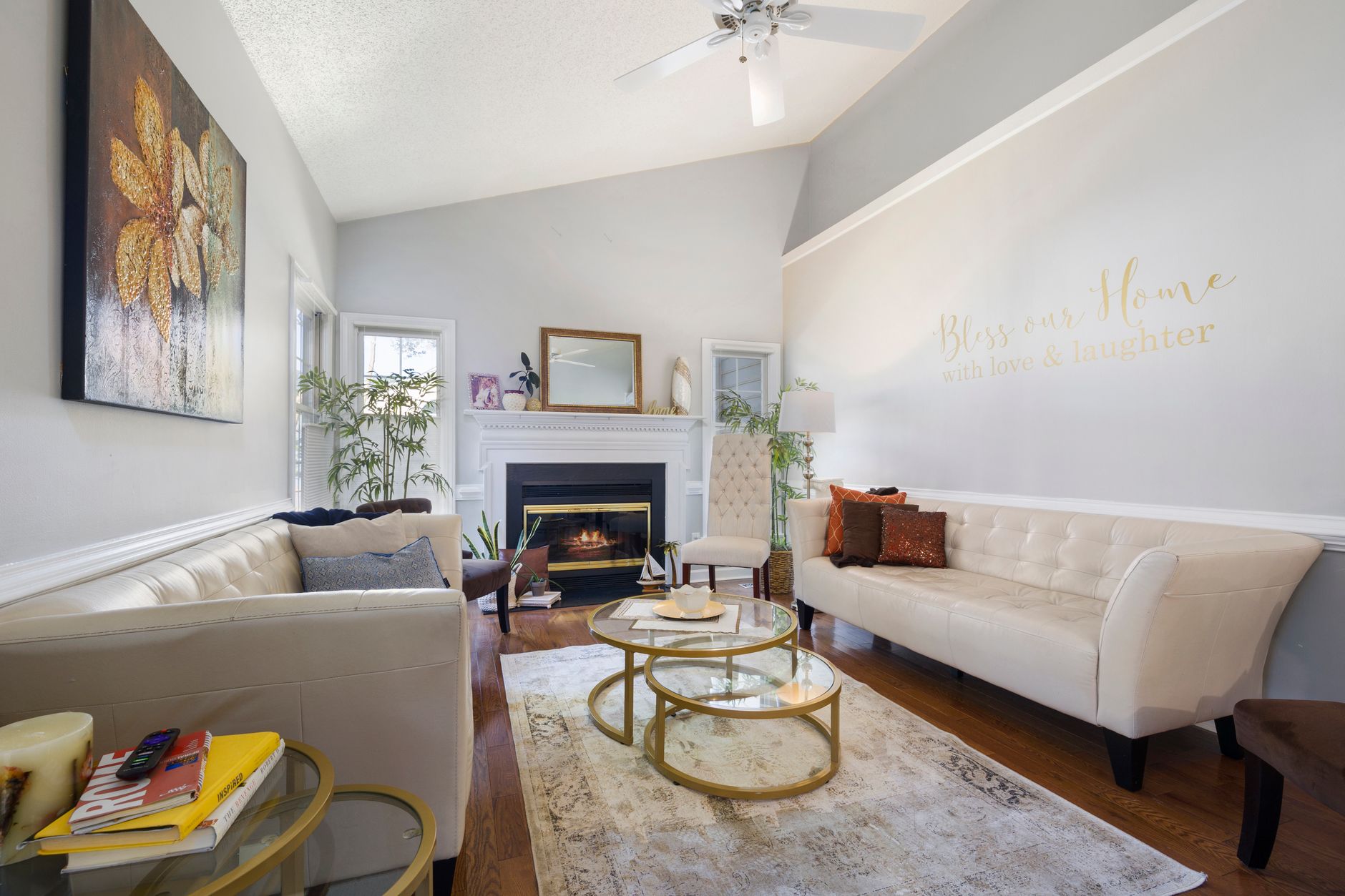 Comparativo antes e depois de virtual staging em imóvel residencial