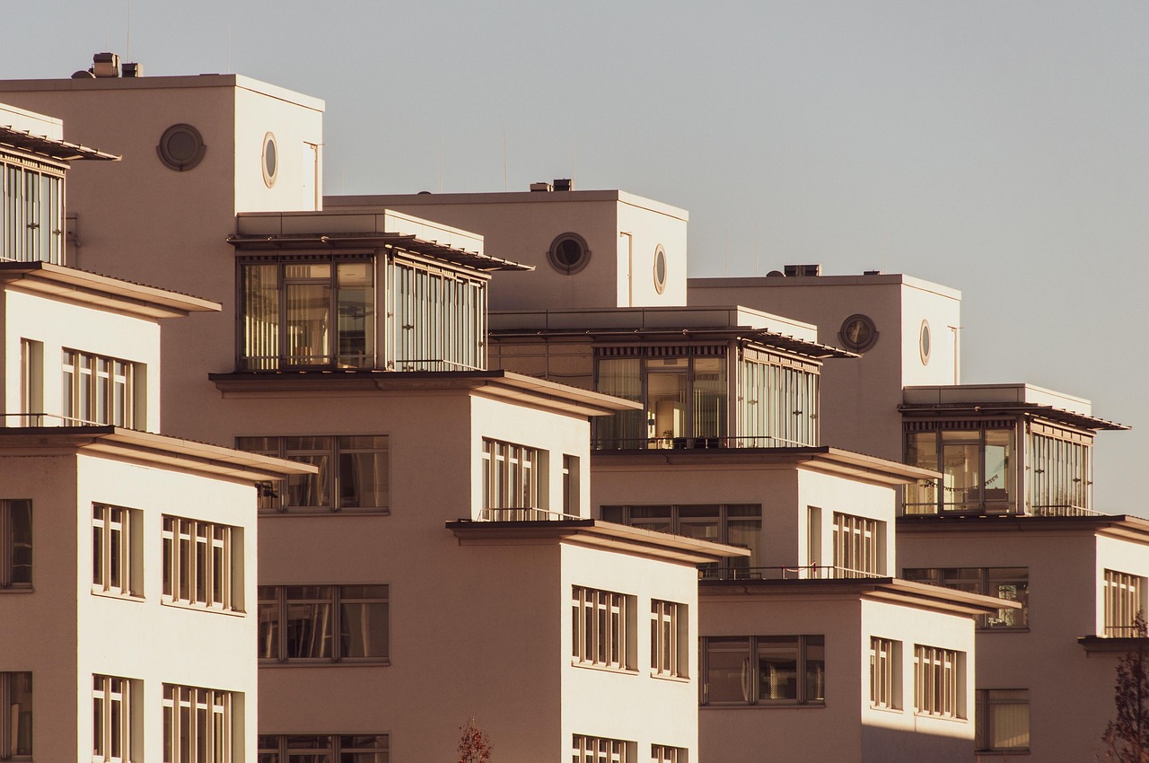 Real Estate Social Media Marketing with AI: Instagram, TikTok & LinkedIn