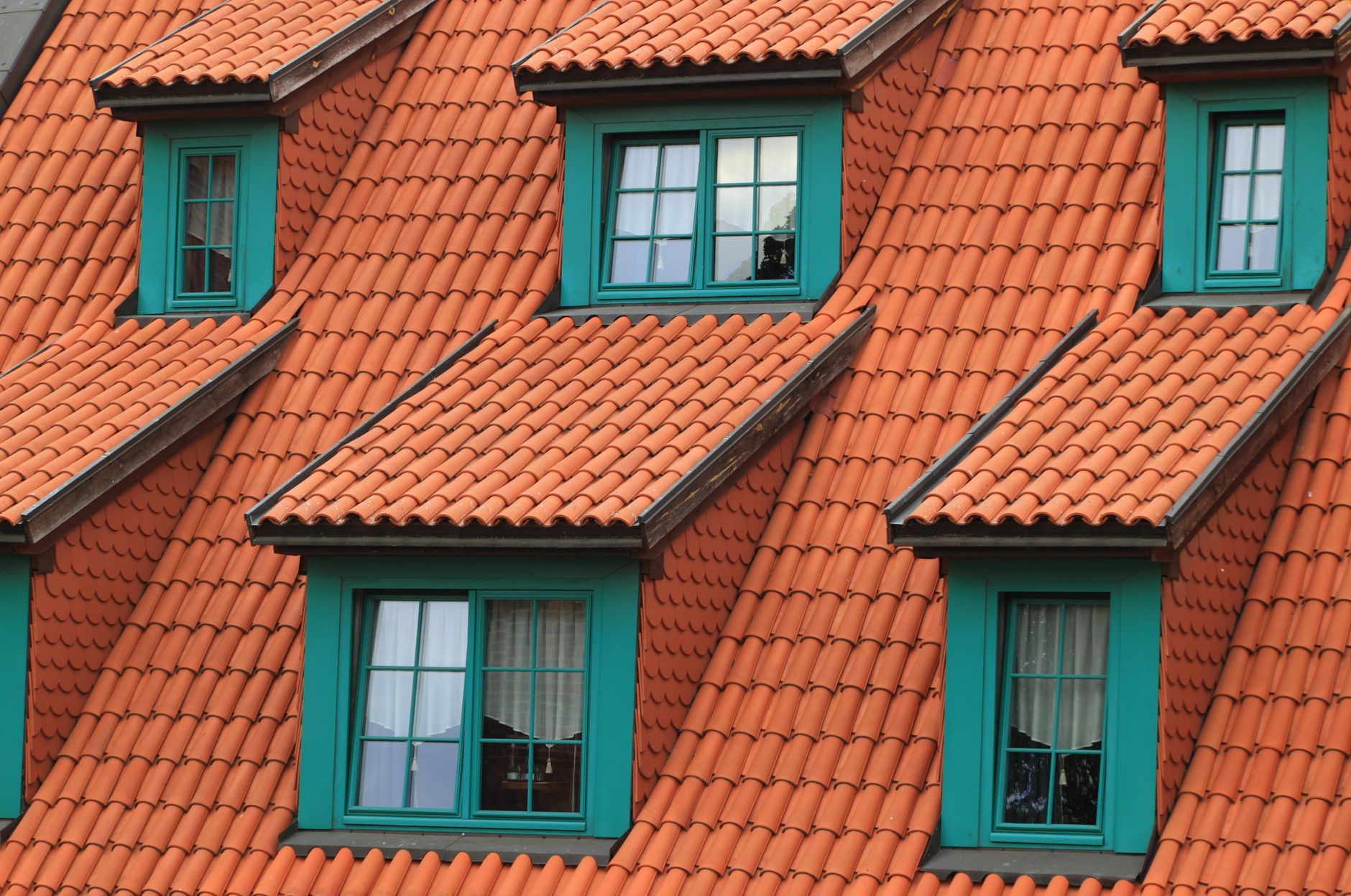 Painel de CRM imobiliário integrado com dados de vendas