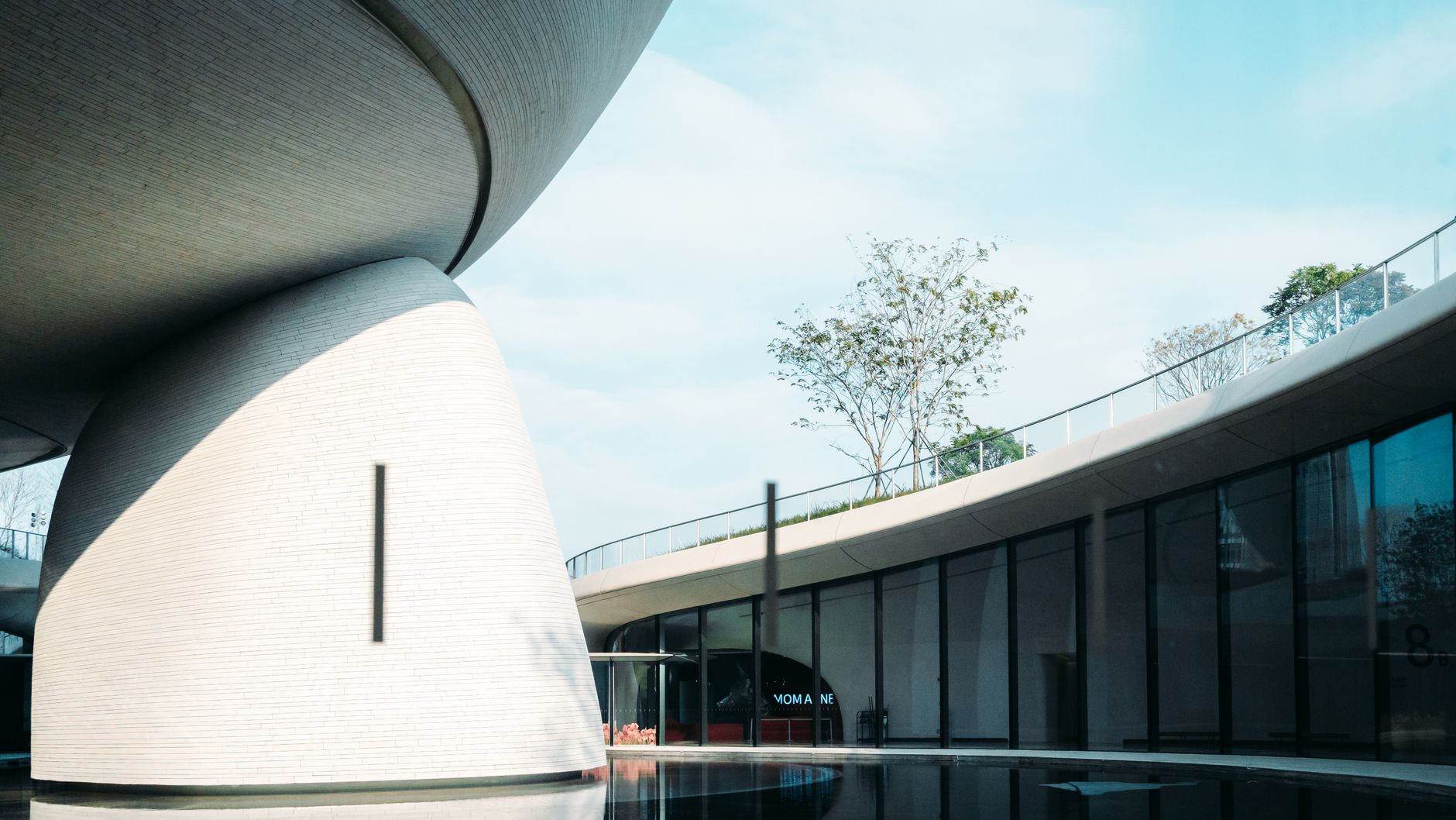 Sala imersiva em um estande de vendas imobiliário