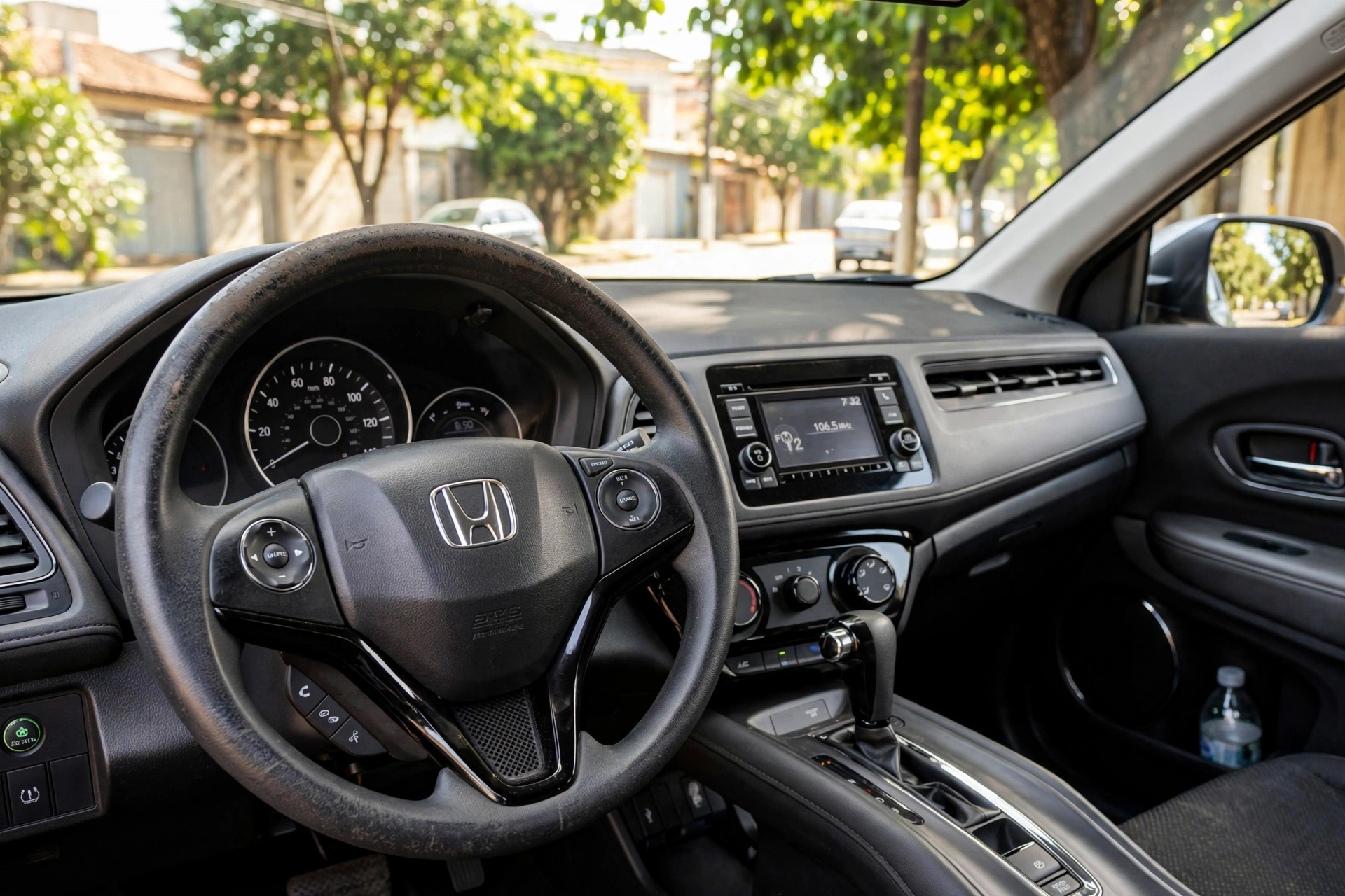used car dealership showroom honda hr v usado