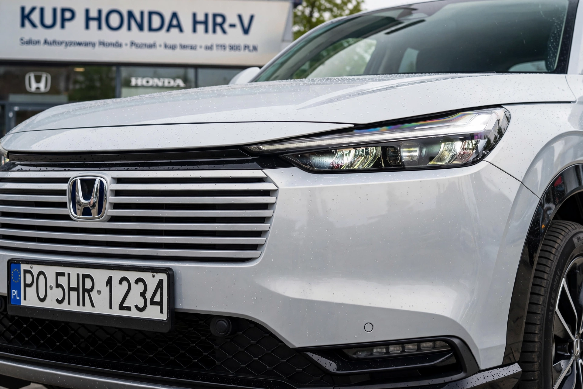 used car dealership showroom comprar honda hr v