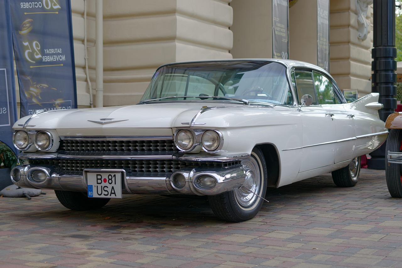 cadillac, vintage, car, old, white, car wallpapers, sedan, automobile, classic, historic, pavement, pillars, concrete