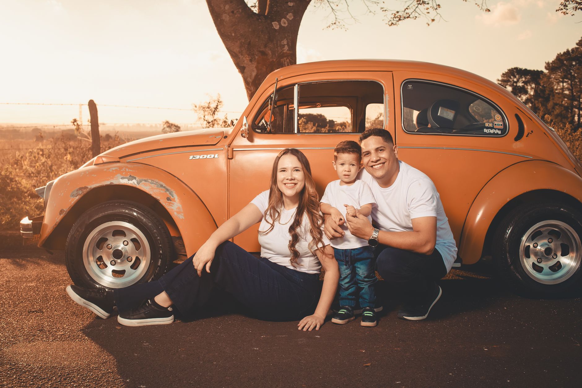 Família feliz com carro seminovo comprado na Portal Seminovos Rio Preto