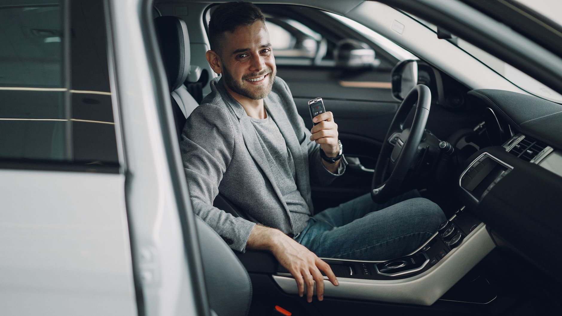 Família feliz comprando SUV na Portal Seminovos Rio Preto
