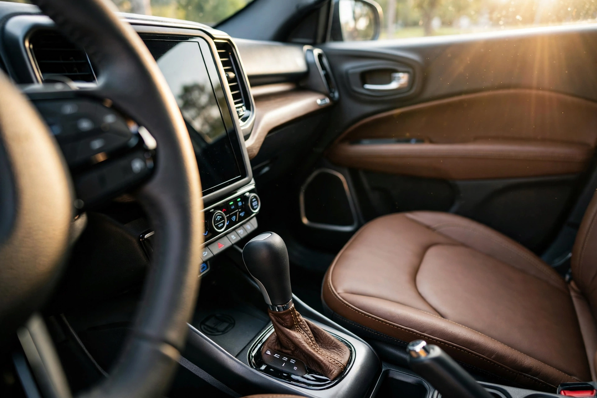 Interior luxuoso e painel de Fiat Toro seminova