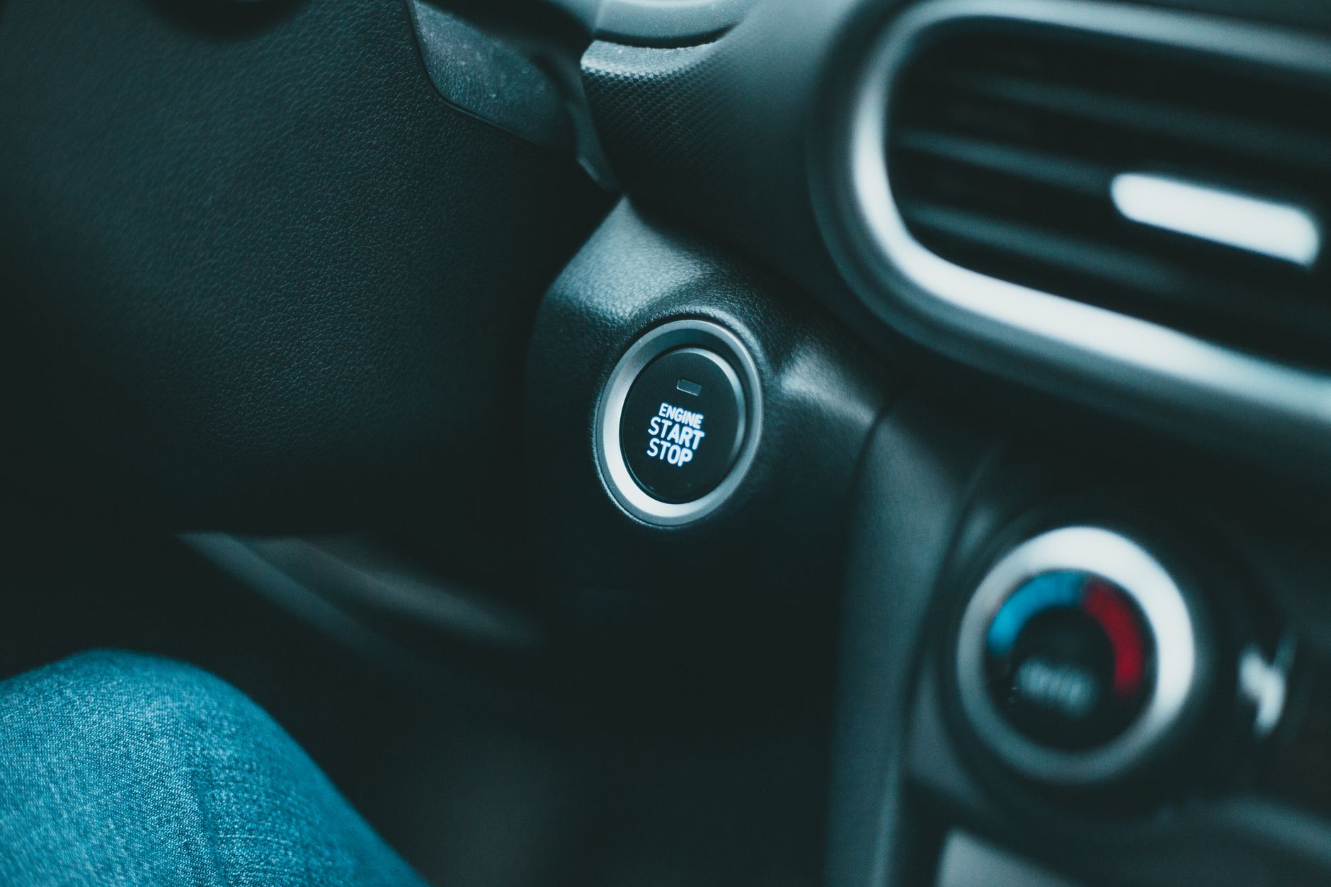 Painel do Citroën C4 Cactus com detalhes dos assentos