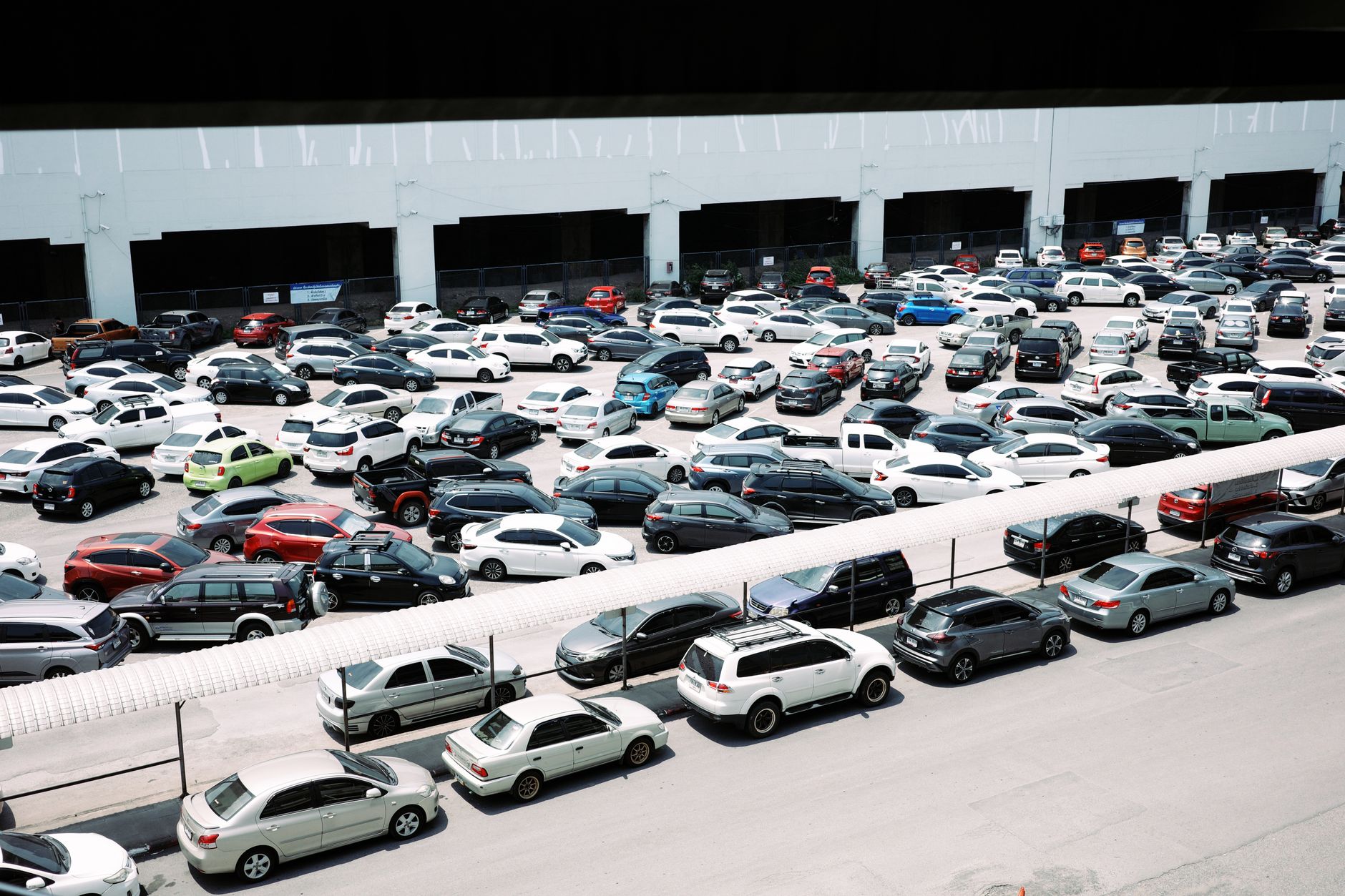 Pátio de carros seminovos na Portal Seminovos Rio Preto em Votuporanga