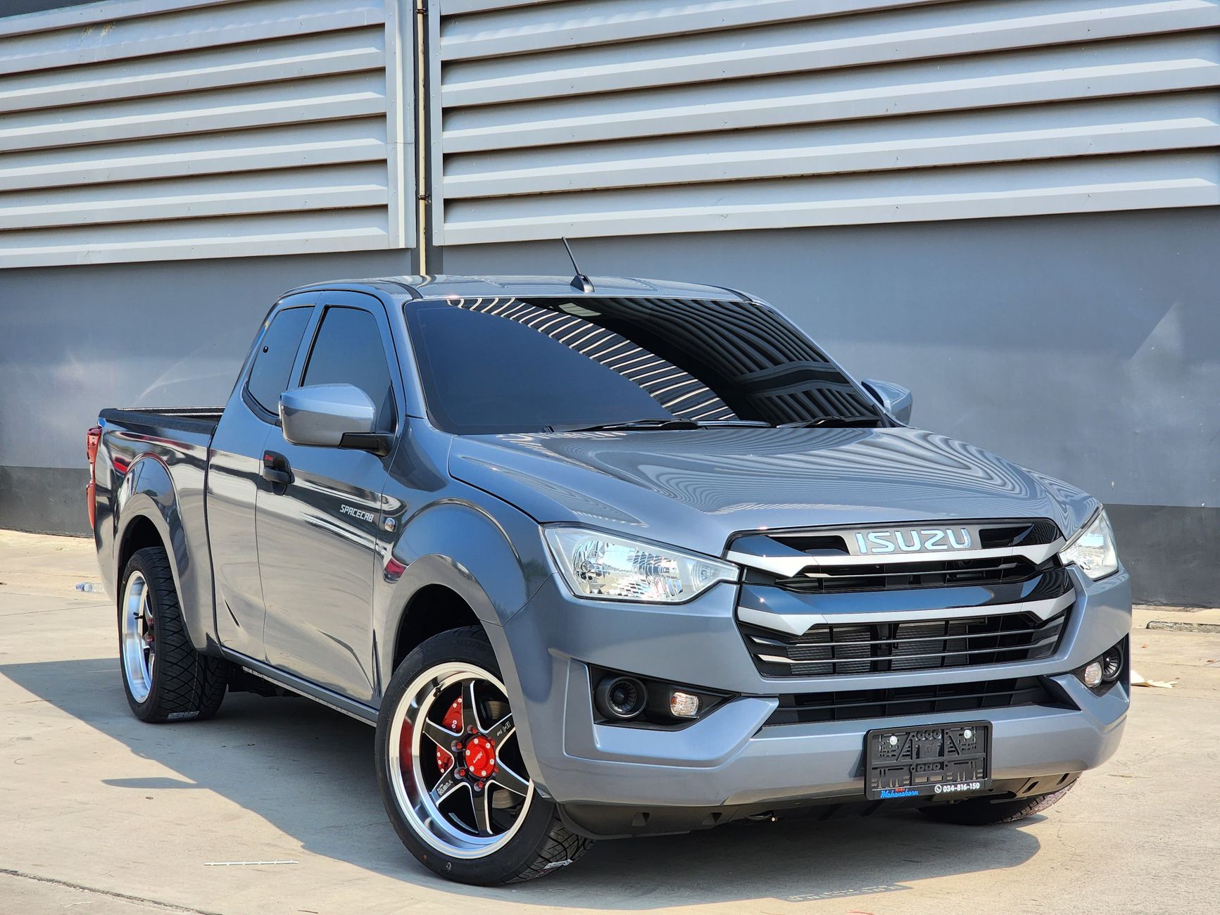 Pickup sendo inspecionada por profissional